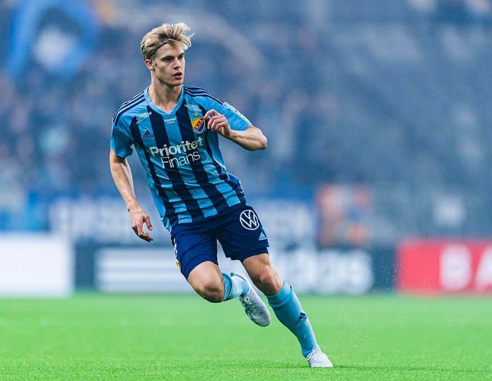 塞维利亚训练开放日，关键时刻回应争议引欢呼，CBA常规赛在即，球探报告显示潜力的简单介绍